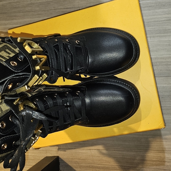 Fendi combat Boots sz 40EU - Picture 2 of 16
